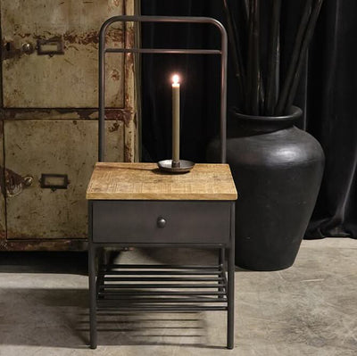 billige entre stole i metal på udsalg! 2 stk. i tilbud. Hurtig levering (1-2 hverdage) og billig fragt. Over 1354 design brands på udsalg.