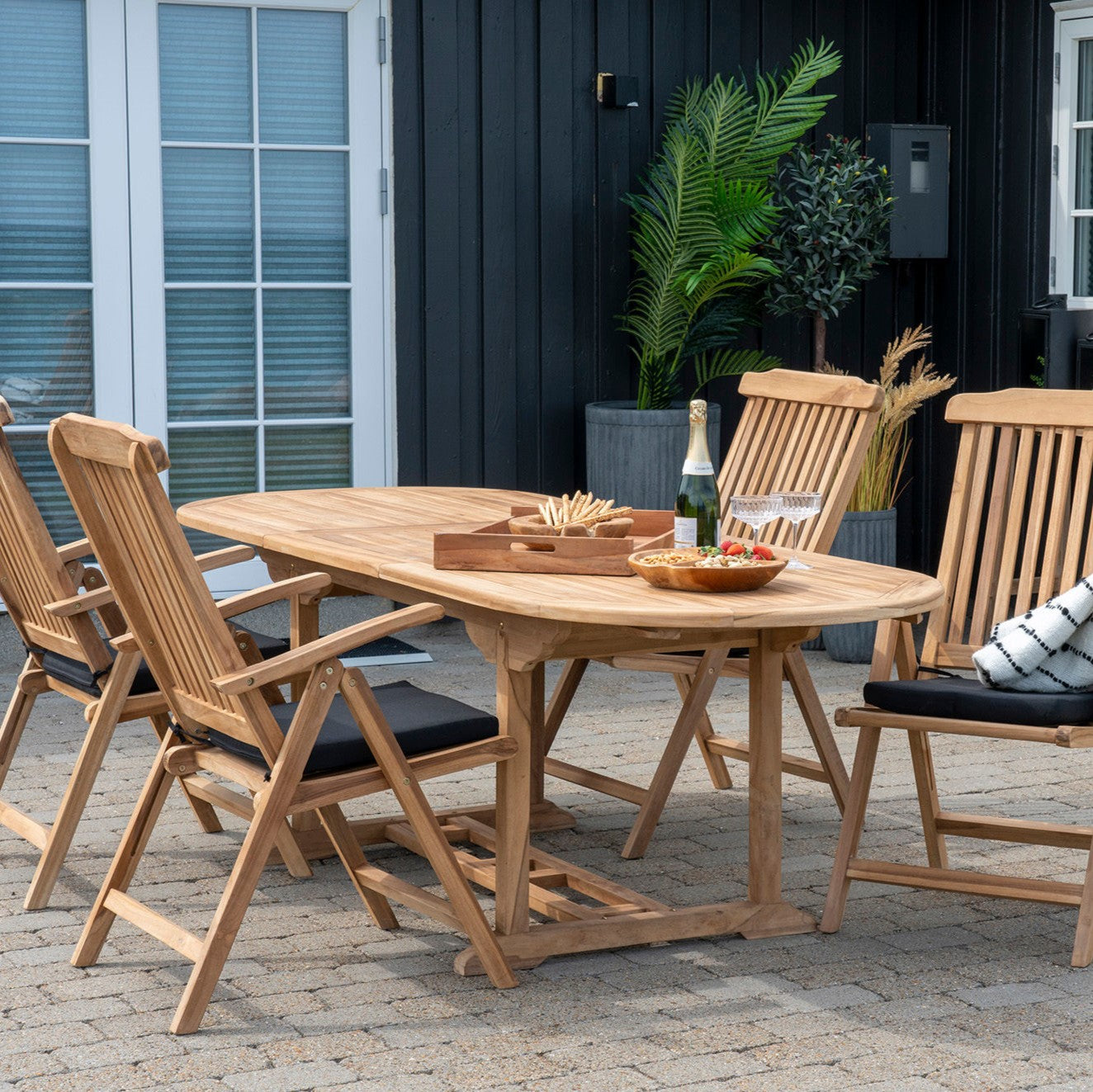 Produktbillede af Salamanca Spisebord i teak på tilbud i høj kvalitet