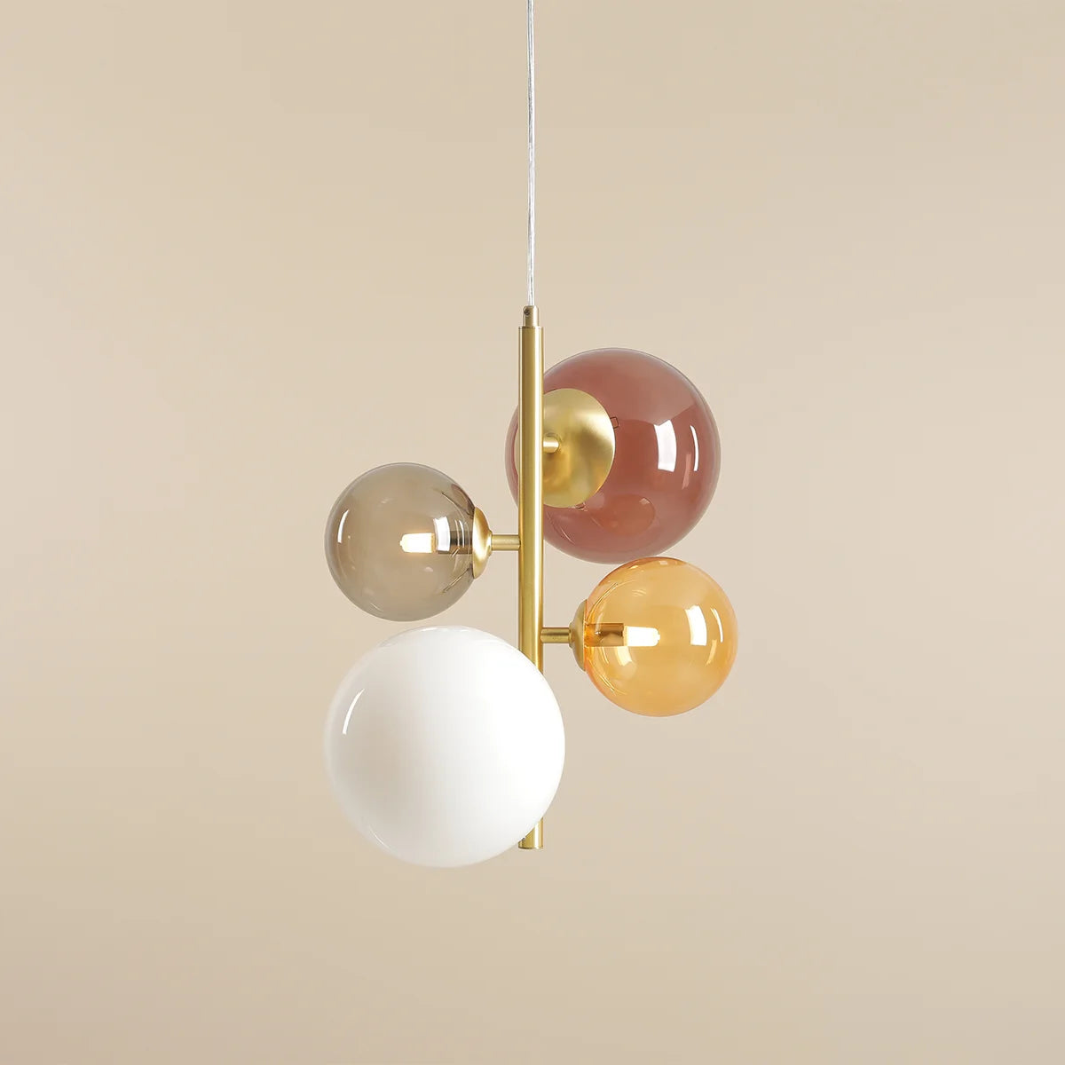 Produktbillede af Dizzy Loftlampe i messing og multifarvet glas på tilbud i høj kvalitet