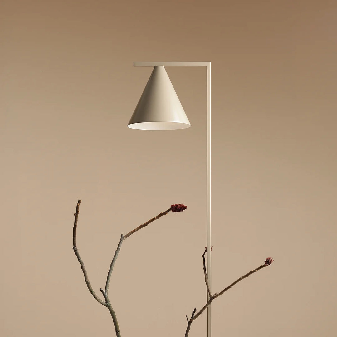 Produktbillede af Frigg- Gulvlampe i beige metal på tilbud i høj kvalitet