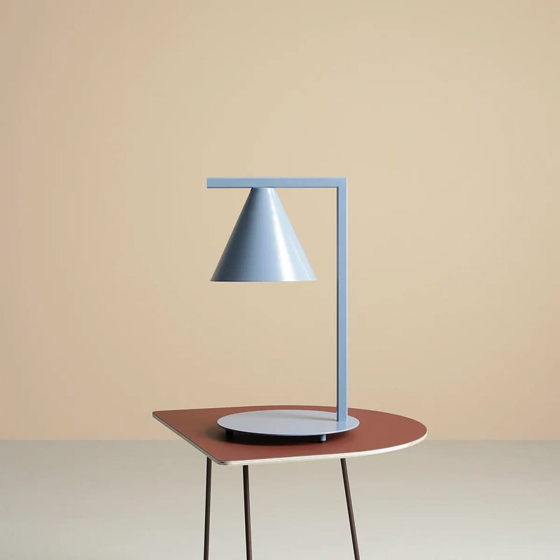Frigg Bordlampe i støvet blå metal på udsalg! Billig fragt & hurtig levering (1-2 dage). Spar op til 64% på tilbuddet. Køb nu!