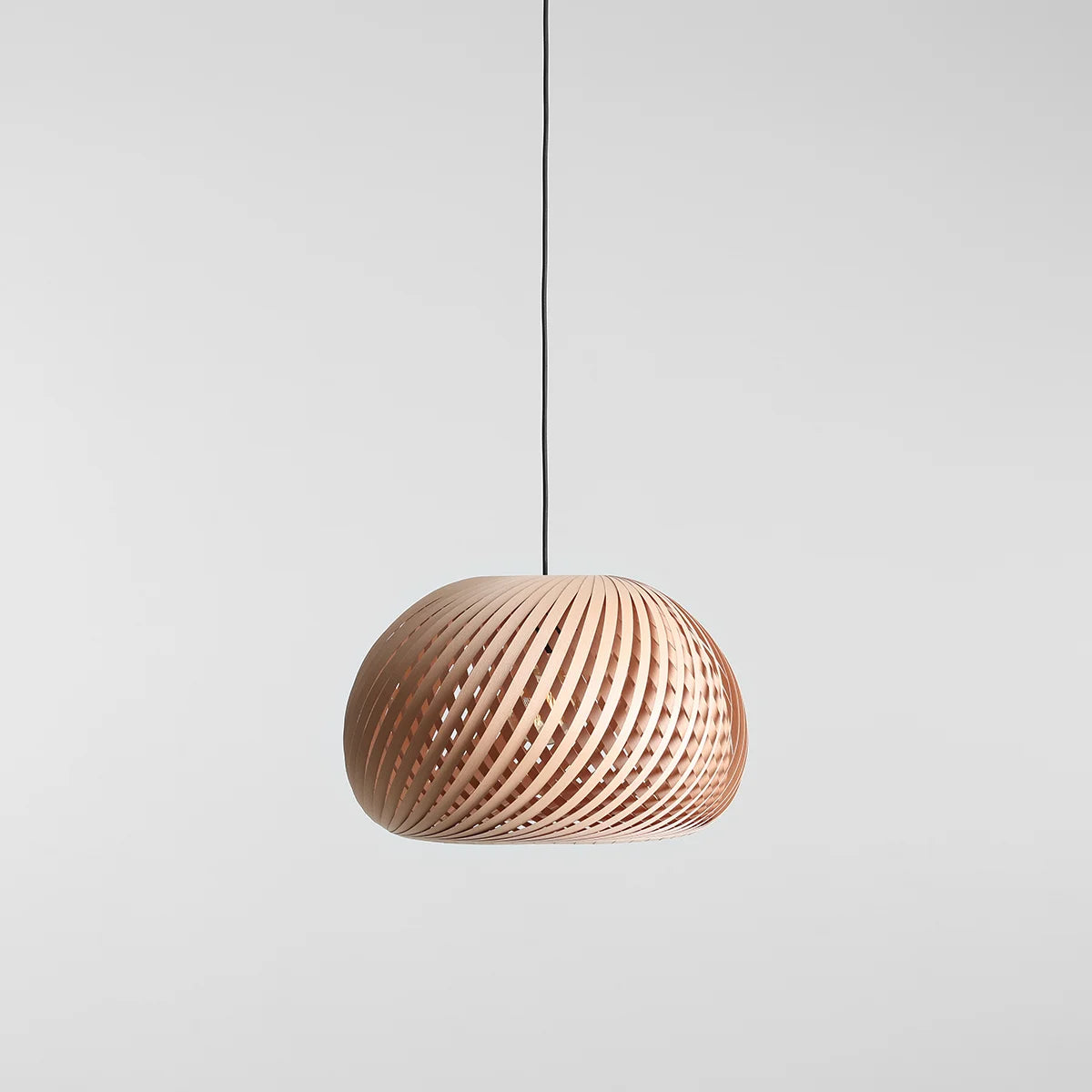 Produktbillede af Nightfall Pendel i flettet bøgetræ diameter 45 cm. på tilbud i høj kvalitet