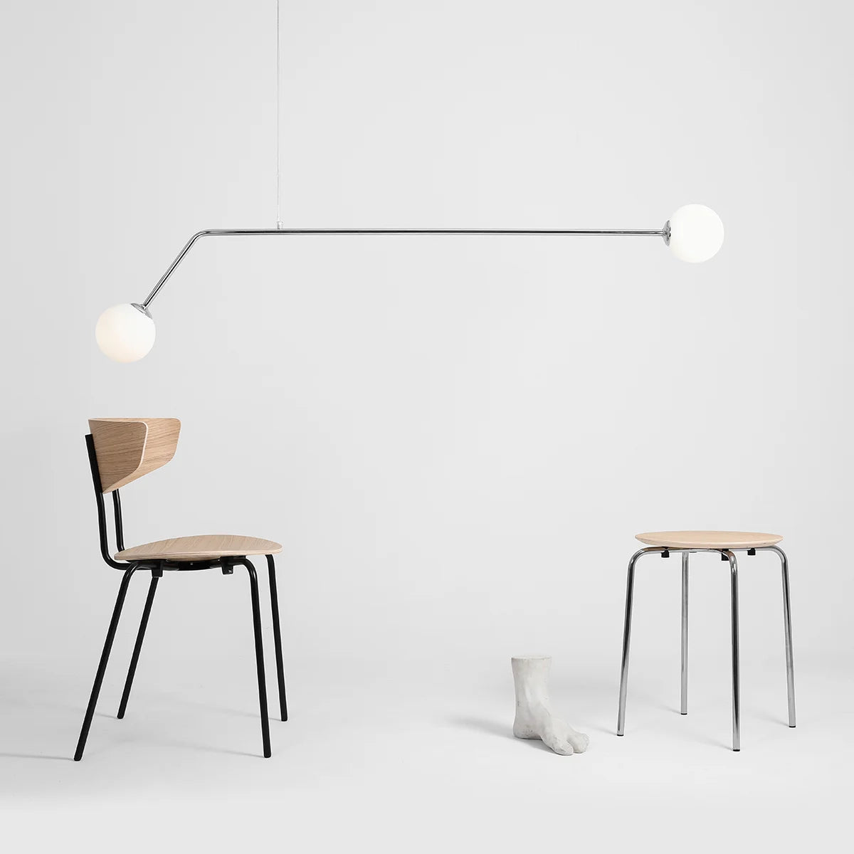 Produktbillede af Limelight Loftlampe i forkromet metal og hvidt glas bredde 150 cm på tilbud i høj kvalitet