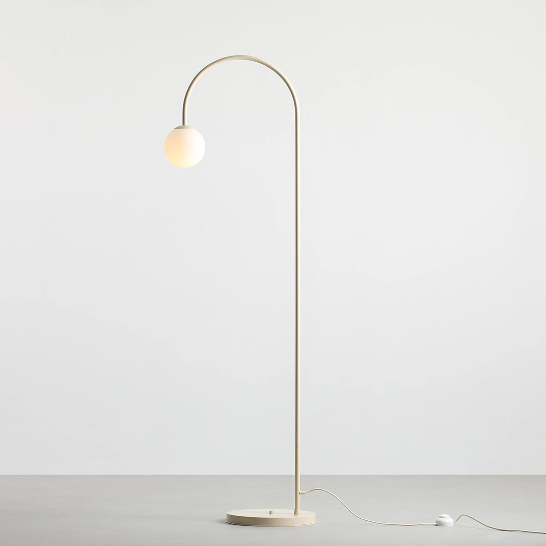 Produktbillede af Twiggy Gulvlampe i cremefarvet metal og hvidt glas på tilbud i høj kvalitet