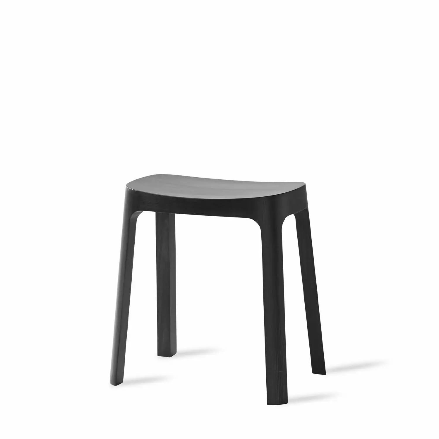 Produktbillede af PLEASE WAIT TO BE SEATED CROFTON SKAMMEL SORT FYRTRÆ SH45 i premium kvalitet