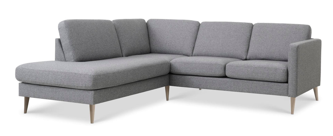 Produktbillede af Ask sæt 52 lille OE sofa m. venstre chaiselong lys granitgrå polyester stof og natur træ i premium kvalitet