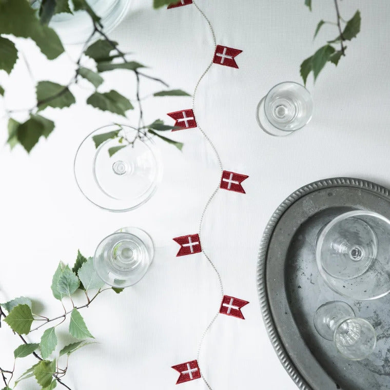 Produktbillede af Langkilde & Søn Fødselsdagsdug af stof 140 x 340cm i premium kvalitet