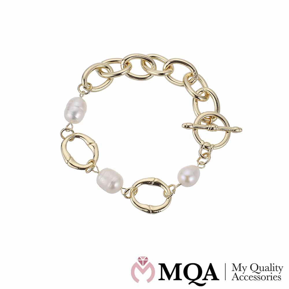 Produktbillede af Armbånd guldfarvet med 3 perler toggle lås på tilbud