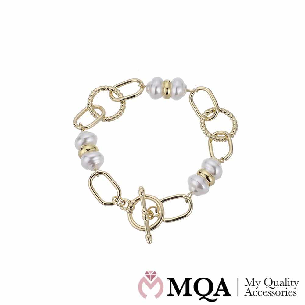Produktbillede af Armbånd guldfarvet med perler og ringe toggle lås på tilbud