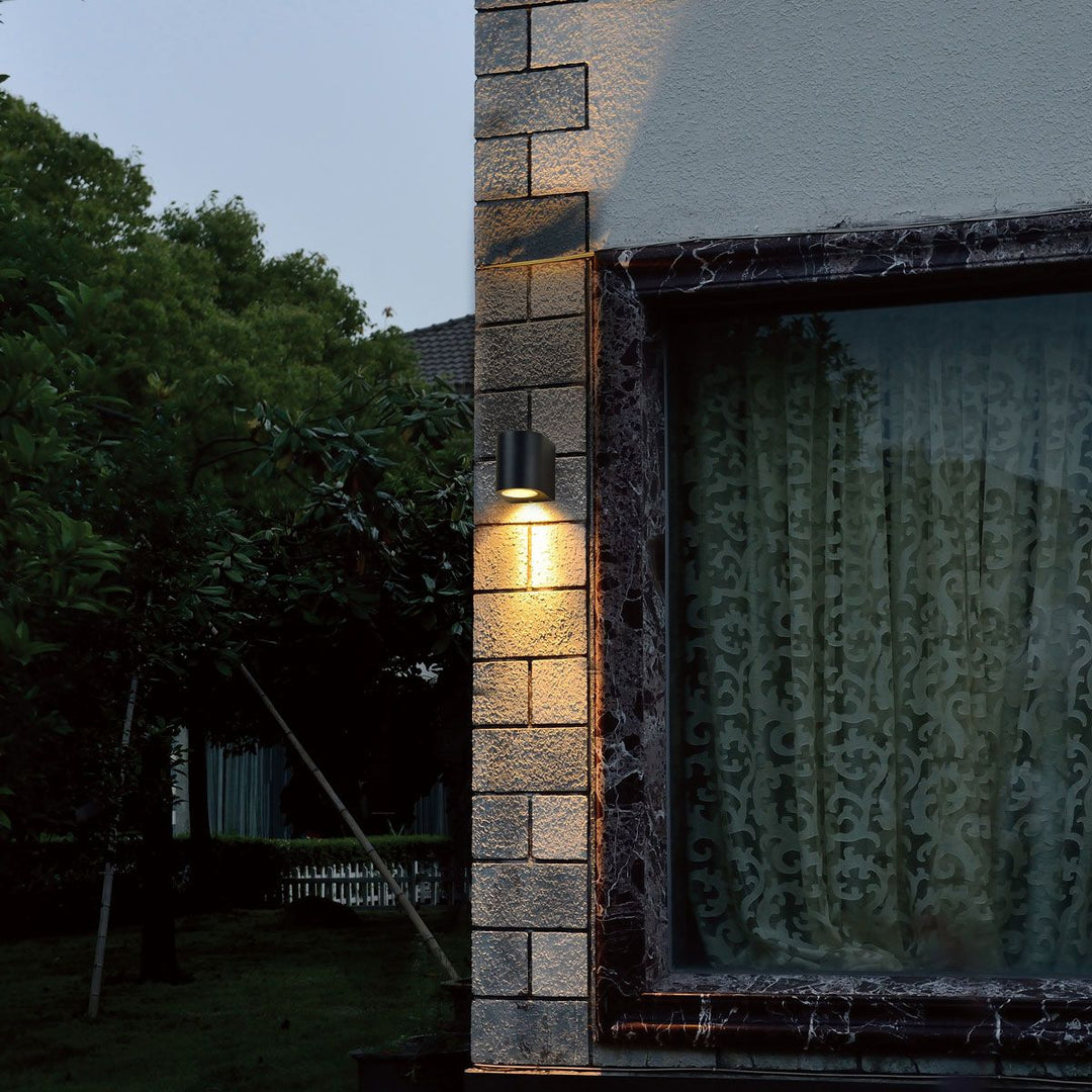 Produktbillede af Burlata udendørslampe i metal rundt design højde 8 cm. på tilbud i høj kvalitet