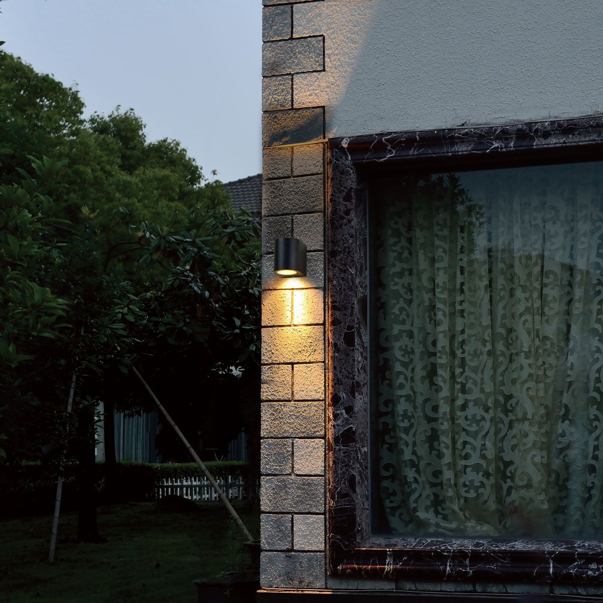 Produktbillede af Burlata udendørslampe i metal rundt design højde 8 cm. på tilbud i høj kvalitet