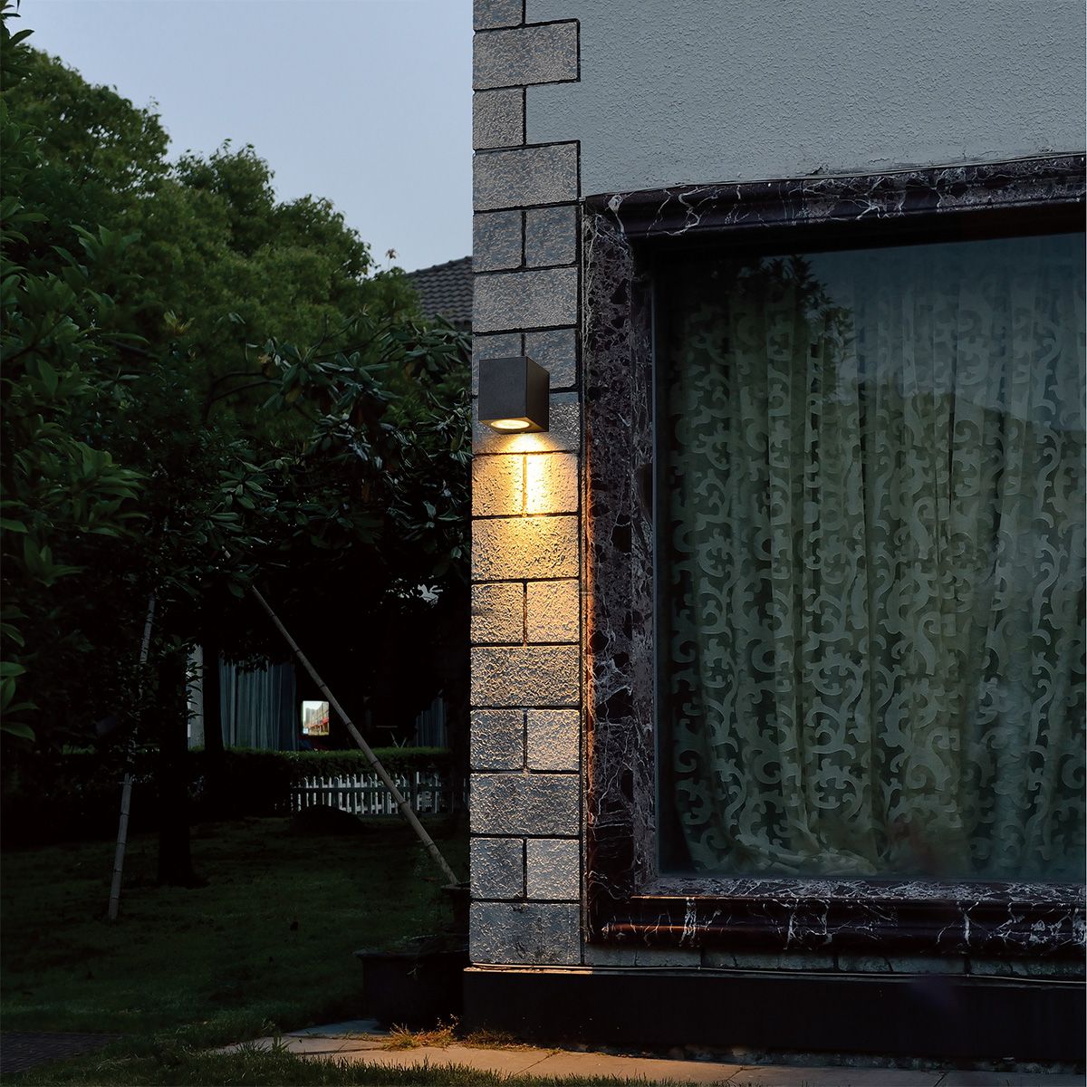 Produktbillede af Burlata udendørslampe i metal firkantet design højde 8 cm. på tilbud i høj kvalitet