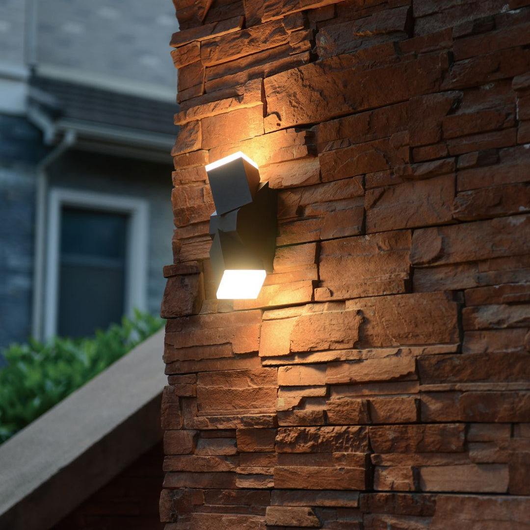 Produktbillede af Mantova udendørslampe i sort metal og glas på tilbud i høj kvalitet