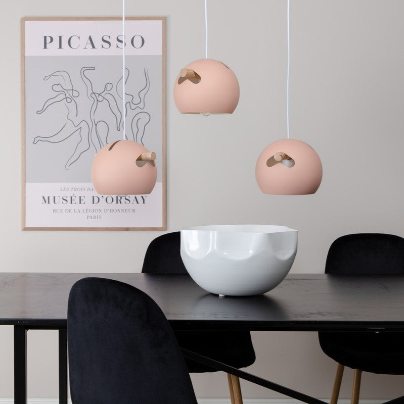 Produktbillede af Ustinov Loftlampe i rosa metal tre kupler på tilbud i høj kvalitet