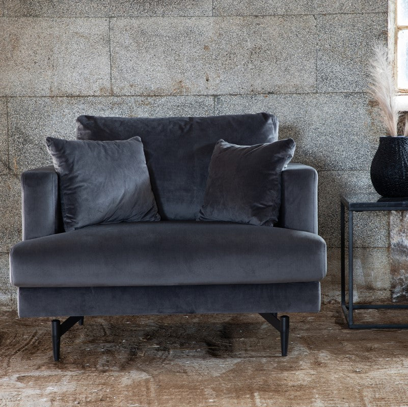 Produktbillede af Warden Lænestol i mørkegrå polyester fløjl på tilbud i høj kvalitet