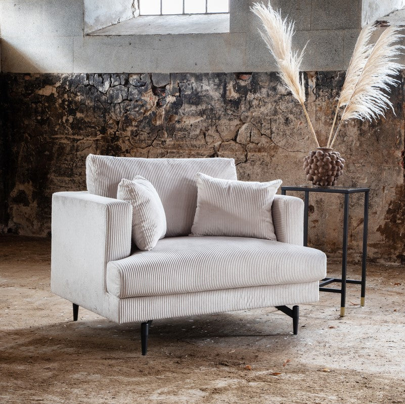 Produktbillede af Warden Lænestol i beige polyester fløjl på tilbud i høj kvalitet