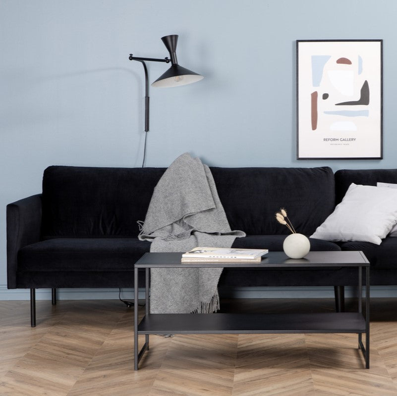 Produktbillede af Polar Sofa 3-personers i sort fløjl på tilbud i høj kvalitet
