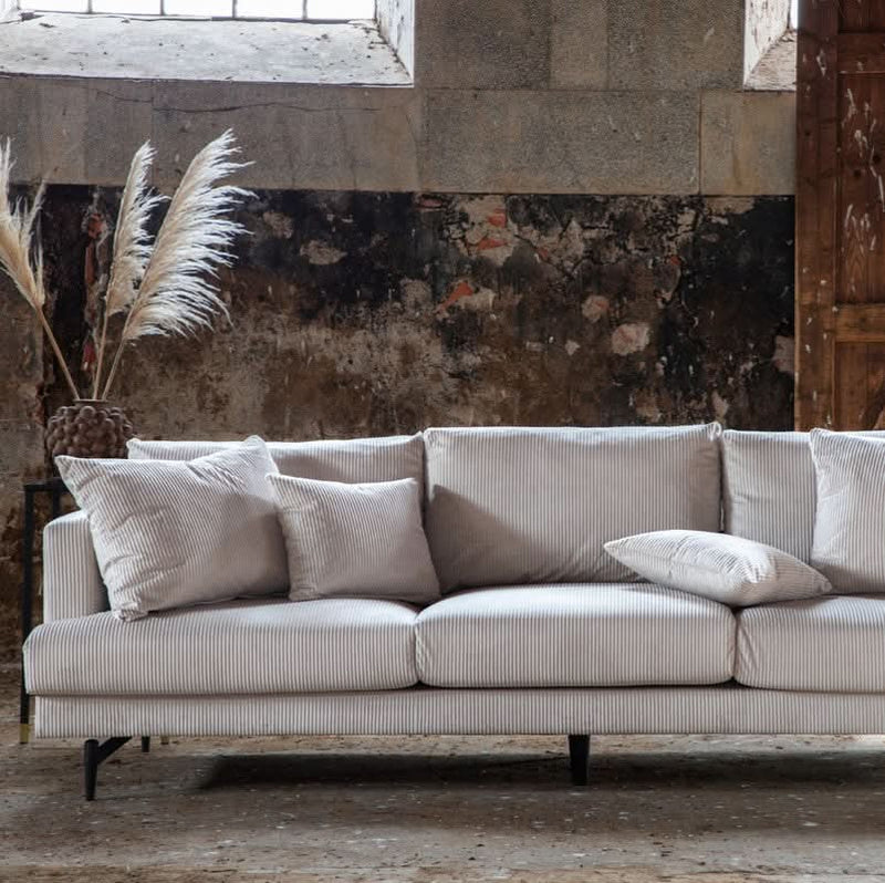 Warden 3-personers sofa i beige polyester fløjl på tilbud! Billig fragt & hurtig levering (1-2 hverdage). Spar op til 67% på udsalg. Køb online nu!