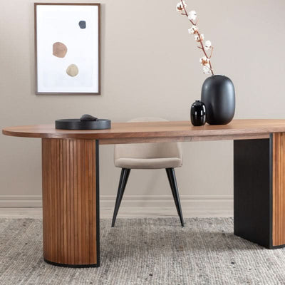 tilbud på Floyd spisebord i valnøddefiner, oval 200 x 90 cm. Billigt udsalg! Hurtig levering: 1-2 hverdage. Varenummer: 3NDC-5393. Spar op til 67%.