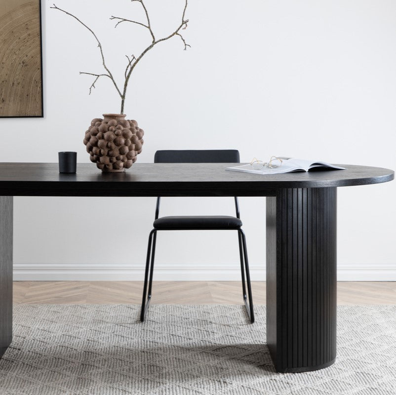 Produktbillede af Floyd Spisebord i sort egefiner oval 200 x 90 cm. på tilbud i høj kvalitet