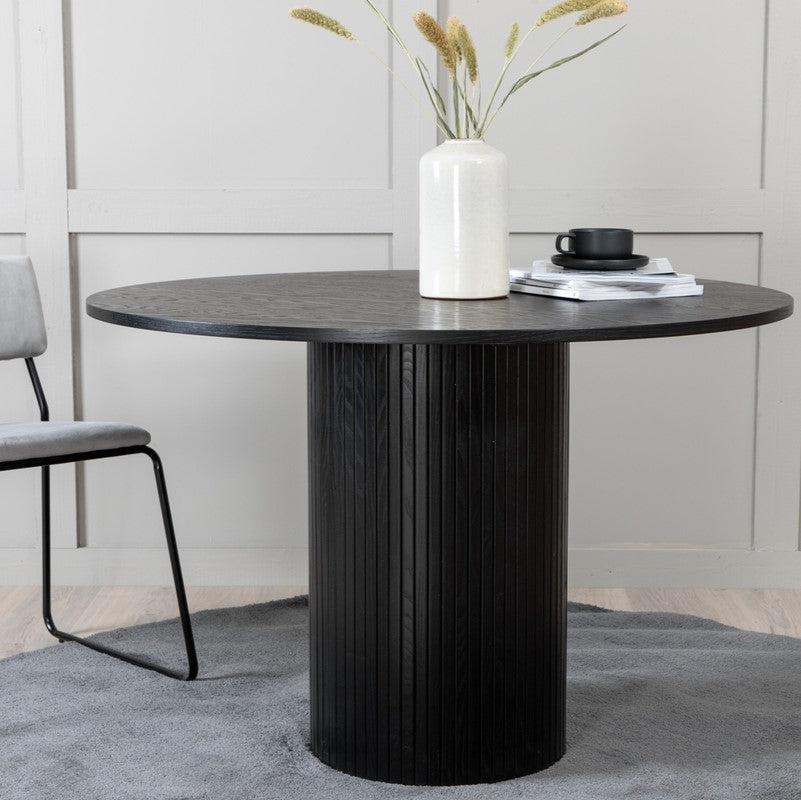 Produktbillede af Floyd Spisebord i sort egefiner diameter 110 cm. på tilbud i høj kvalitet