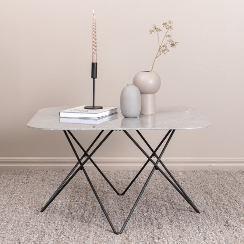Produktbillede af Tubas- Sofabord i grå marmor glas og sort metal 80 x 80 cm på tilbud i høj kvalitet