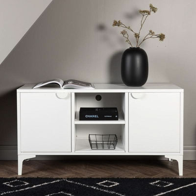billigt tilbud på Wells skab i hvidt metal, 63 x 120 cm. Udsalg på TV-møbler - Spar op til 57%! Hurtig levering: 1-2 hverdage.