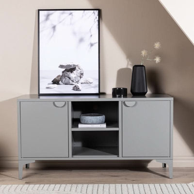 billigt tilbud på Wells - Skab i grå metal, 63 x 120 cm. Udsalg på TV-møbler. Spar op til 54%. Hurtig levering: 1-2 hverdage.