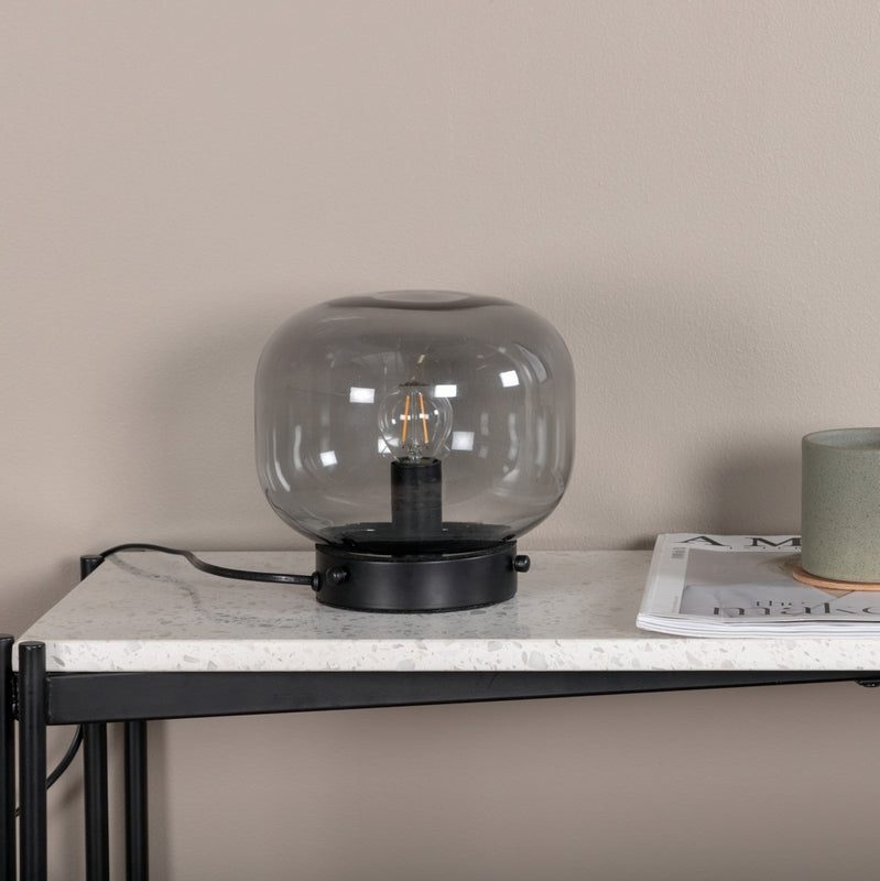 Produktbillede af Kosta Bordlampe med røgfarvet glas kuppel sort fod på tilbud i høj kvalitet
