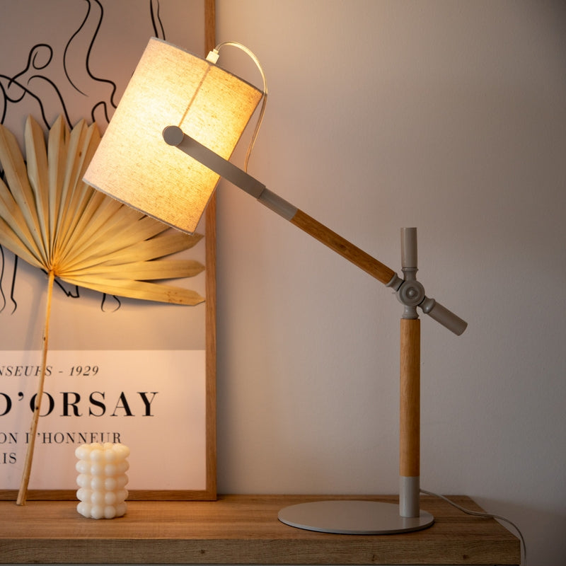 Produktbillede af Crown Bordlampe med stofskærm og stel i gråt metal på tilbud i høj kvalitet