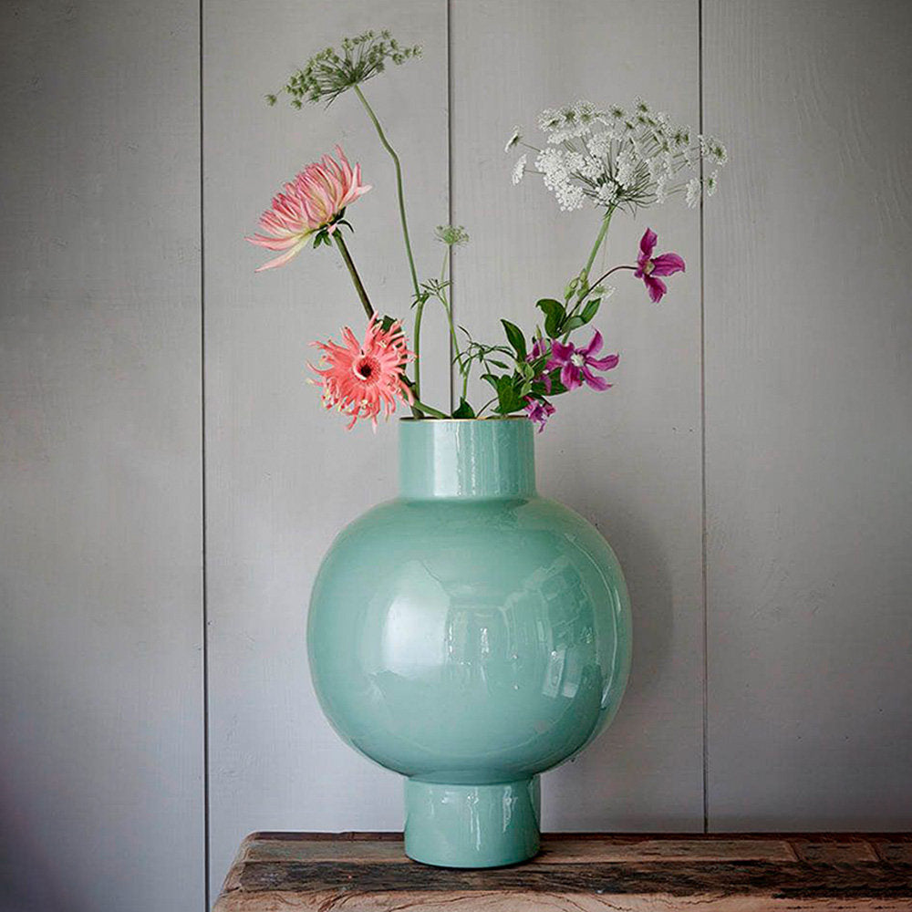 Produktbillede af Vase Metal Large Soft Green 31.5x42cm på tilbud i høj kvalitet
