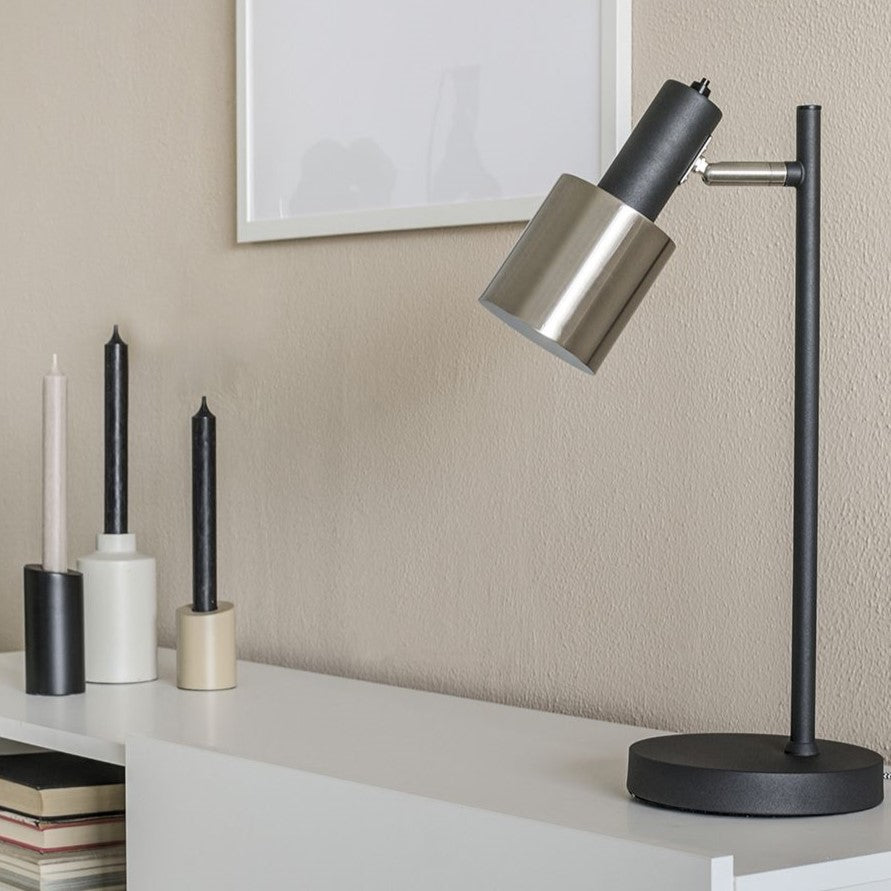 Produktbillede af Alda bordlampe i stål og sort metal på tilbud i høj kvalitet