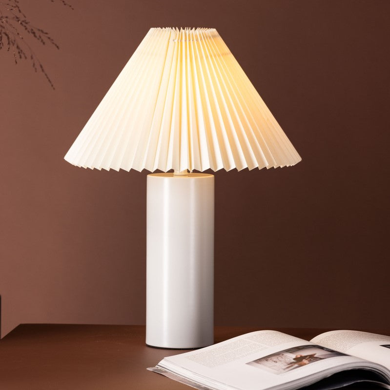 Produktbillede af Bangor- Bordlampe i lysegrå metal og stof på tilbud i høj kvalitet