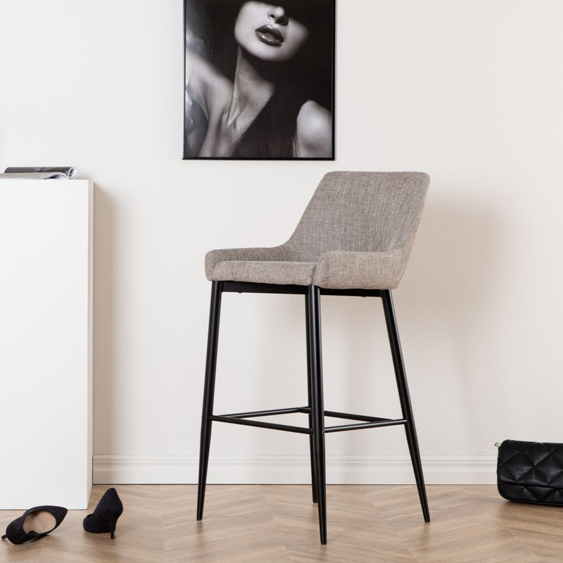 Produktbillede af Rusty 2 Barstole i metal og sæde i beige microfiber stof på tilbud i høj kvalitet