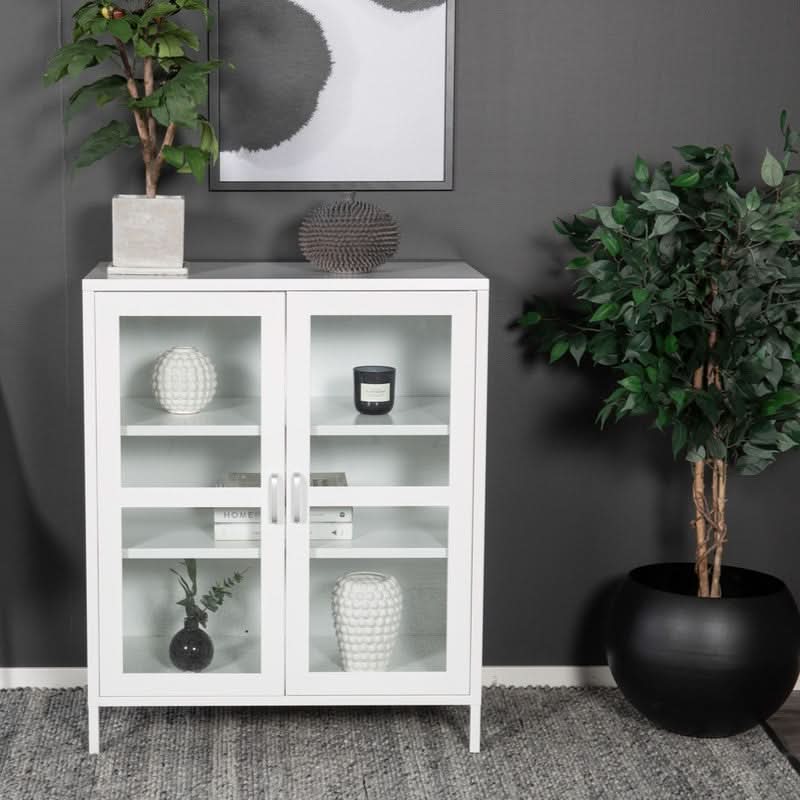 tilbud på Ripon skab i hvidt metal med glasdøre, 80 x 97 cm. Billigt udsalg! Hurtig levering: 1-2 hverdage. Varenummer: 3NDC-5563. Spar op til 54%.