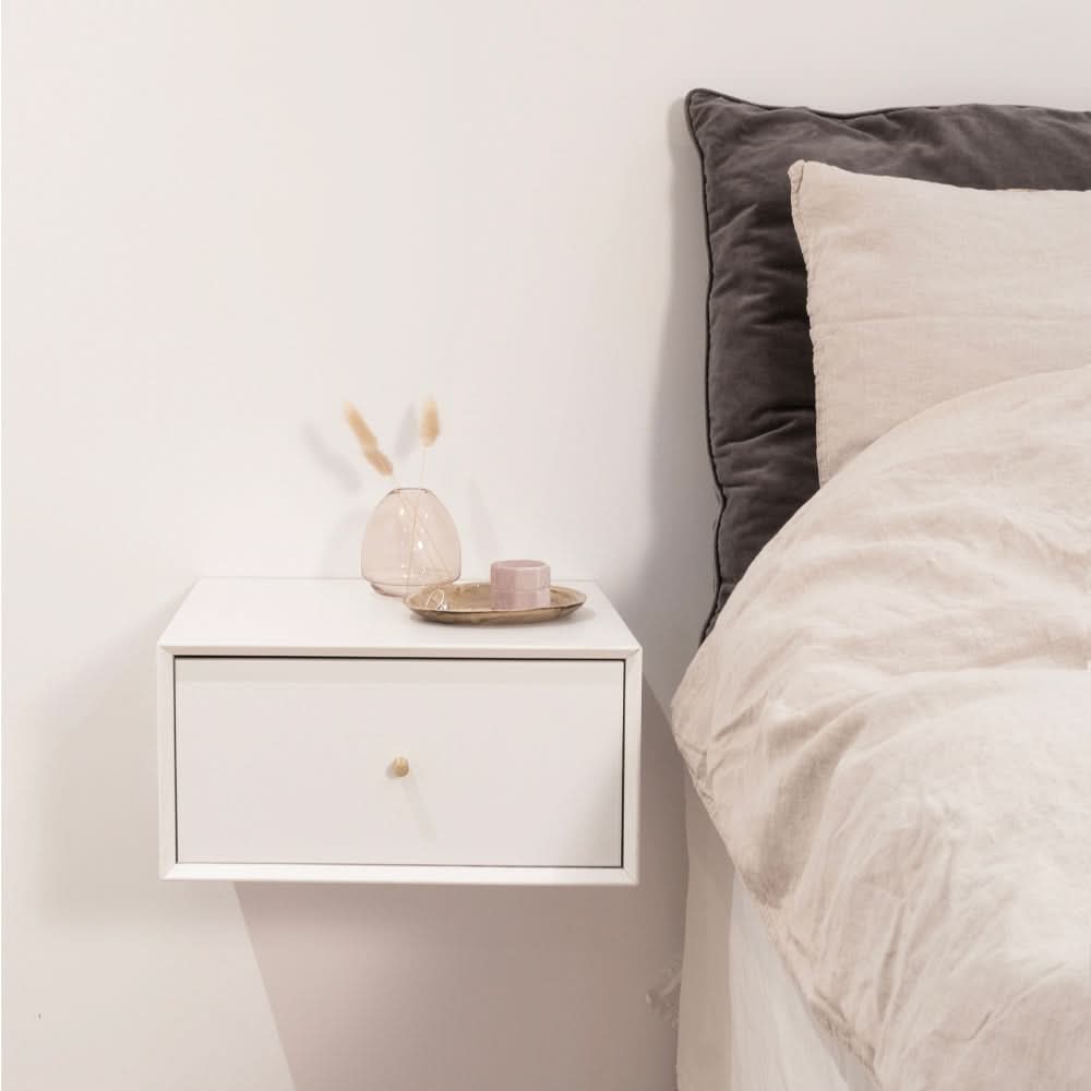 The Box 19 Sengebord Væghængt sengebord i hvid med 1 skuffe ✔ Kæmpe udvalg i  Storage And Shelves ✔ Billig fragt og hurtig levering 2 - 5 hverdage - Varenummer: STSH-227878 / Ean:  på lager - Udsalg på The Box 19 Hvid > The Box Hvid Spar op til 63% - Over 1312 kendte brands på udsalg