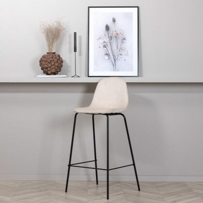 billige barstole på udsalg! 2 stk. i metal & beige fløjl. Spar op til 65% på tilbud fra 3-nordic. Hurtig levering, billig fragt. Varenummer: 3NDC-5338.