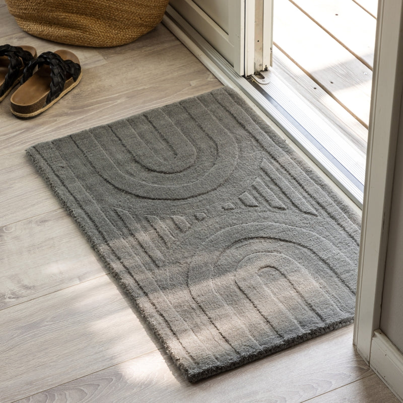 Produktbillede af Olav Dørmåtte i sølvfarvet uld rektangulær 50 x 80 cm. på tilbud i høj kvalitet