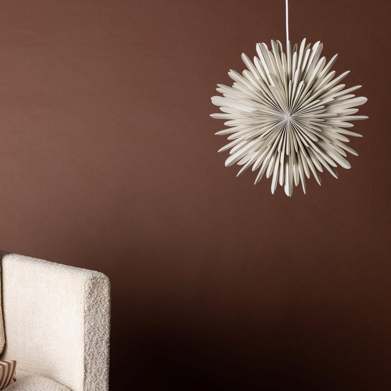 Produktbillede af Topaz Stjerneformet loftlampe i beige papir to størrelser 46 cm. på tilbud i høj kvalitet