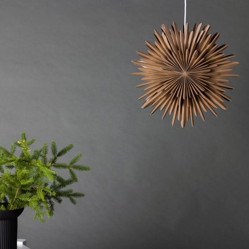 tilbud på Topaz loftlampe i brunt papir! 4 størrelser (46 cm). Billigt udsalg på 3-nordic. Hurtig levering (1-2 hverdage). Spar op til 55%.