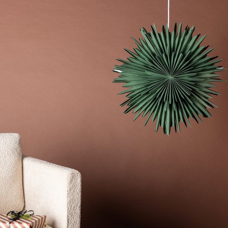 Produktbillede af Topaz Stjerneformet loftlampe i grønt papir tre størrelser 60 cm. på tilbud i høj kvalitet