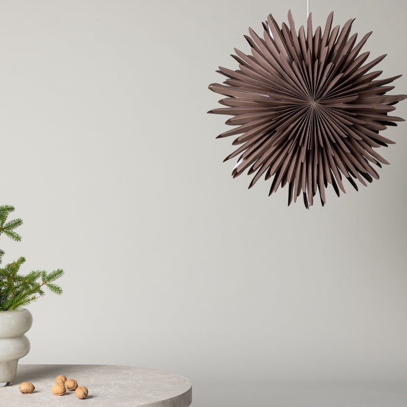 Produktbillede af Topaz Stjerneformet loftlampe i greige papir tre størrelser 60 cm. på tilbud i høj kvalitet