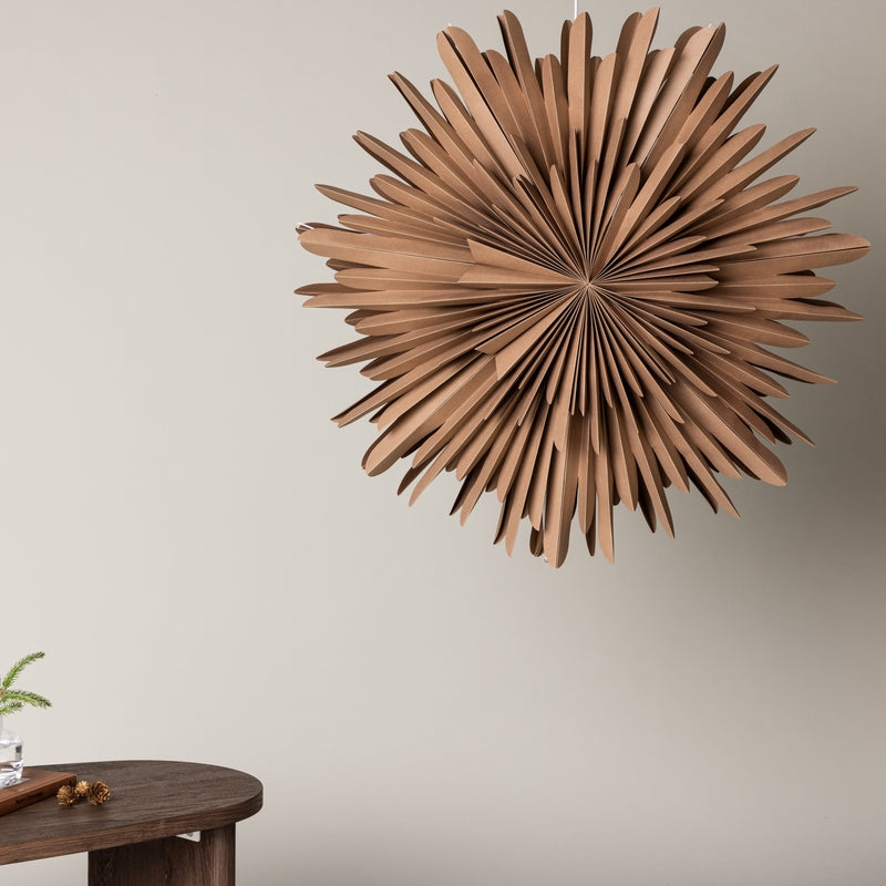 Produktbillede af Topaz Stjerneformet loftlampe i brunt papir fire størrelser 80 cm. på tilbud i høj kvalitet