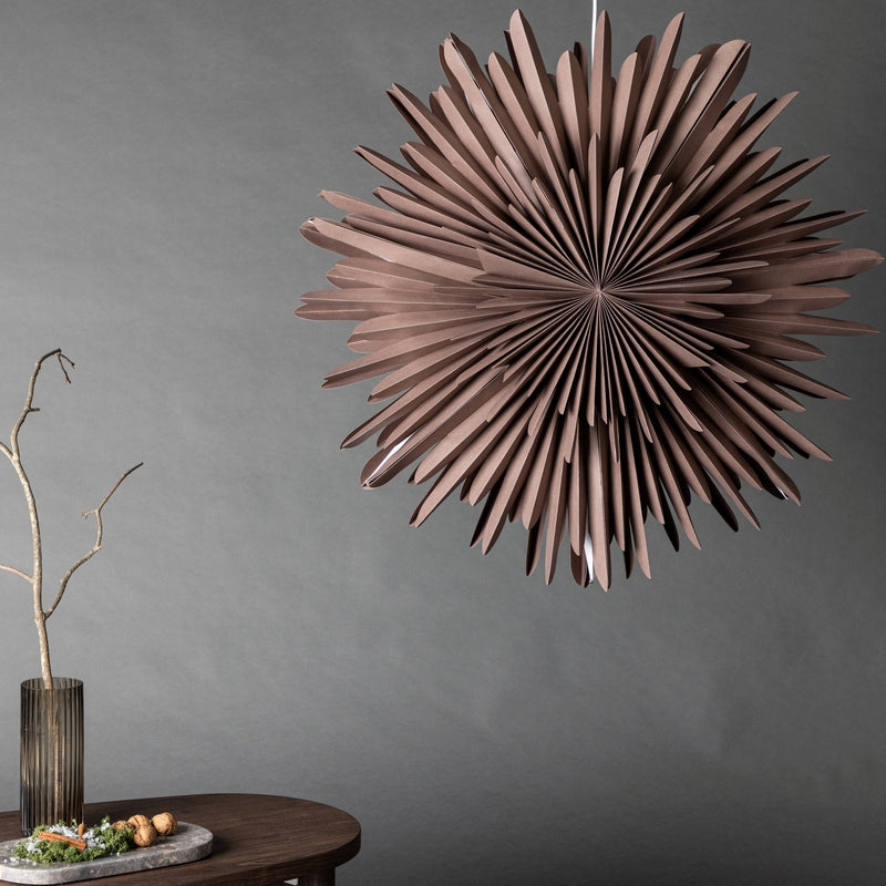 Produktbillede af Topaz Stjerneformet loftlampe i greige papir tre størrelser 80 cm. på tilbud i høj kvalitet
