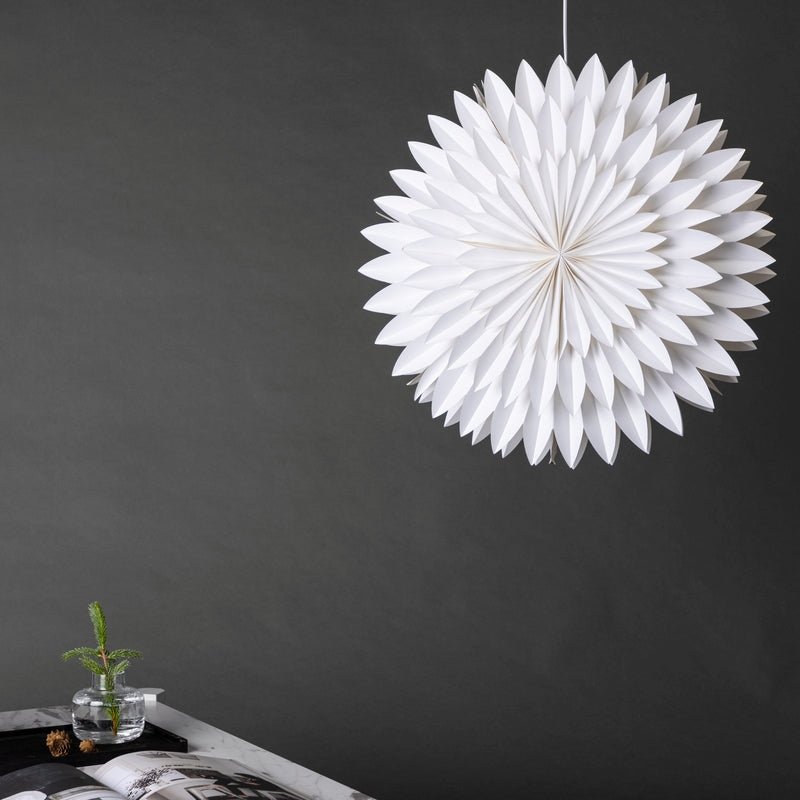 Produktbillede af Icey Stjerneformet loftlampe i hvidt papir tre størrelser 46 cm. på tilbud i høj kvalitet