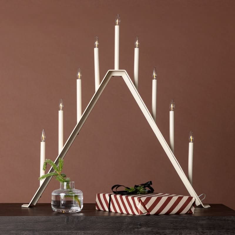 tilbud på Topps bordlampe i beige metal med 9 dæmpbare LED-pærer. Billigt udsalg! Hurtig levering: 1-2 hverdage. Spar op til 61%.