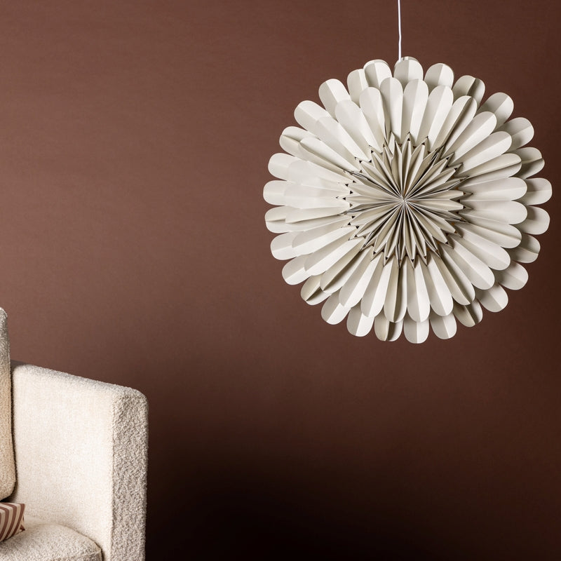 Produktbillede af Juvela Loftlampe i beige foldet papir diameter 60 cm. på tilbud i høj kvalitet