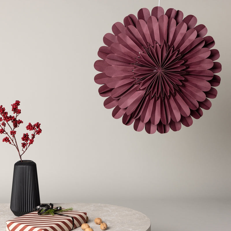 Produktbillede af Juvela Loftlampe i mørkerød foldet papir diameter 60 cm. på tilbud i høj kvalitet