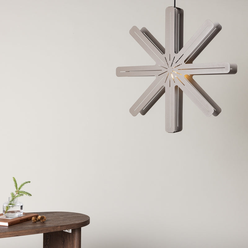 Produktbillede af Bengala Stjerneformet loftlampe i mocca metal diameter 60 cm. på tilbud i høj kvalitet