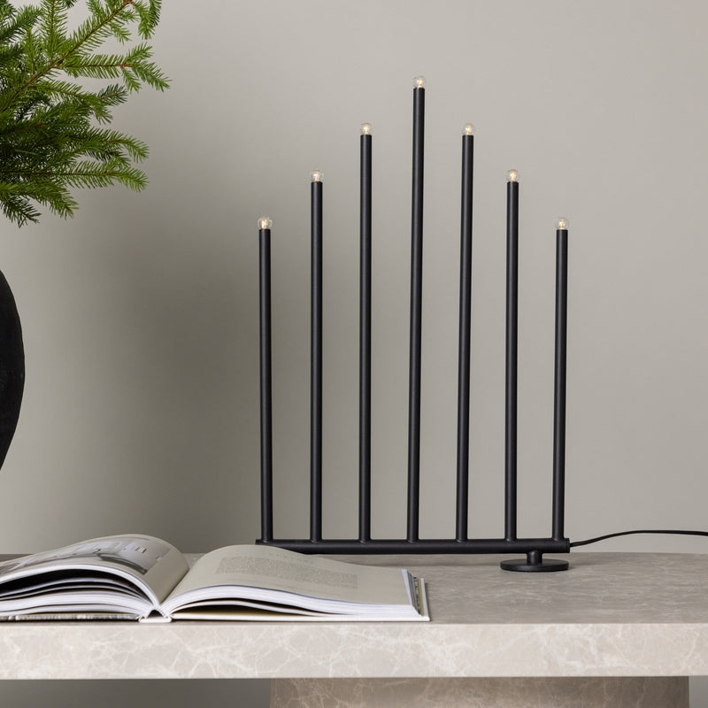 Produktbillede af Smokey- Bordlampe i sort metal med syv dæmpbare LED-lys på tilbud i høj kvalitet